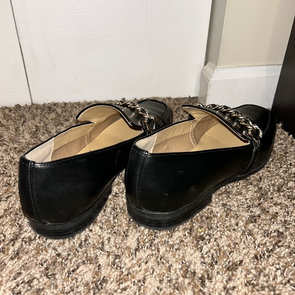 Nine West Onxe Black Loafer Gold Chain Flats Size 9 - Picture 3 of 4
